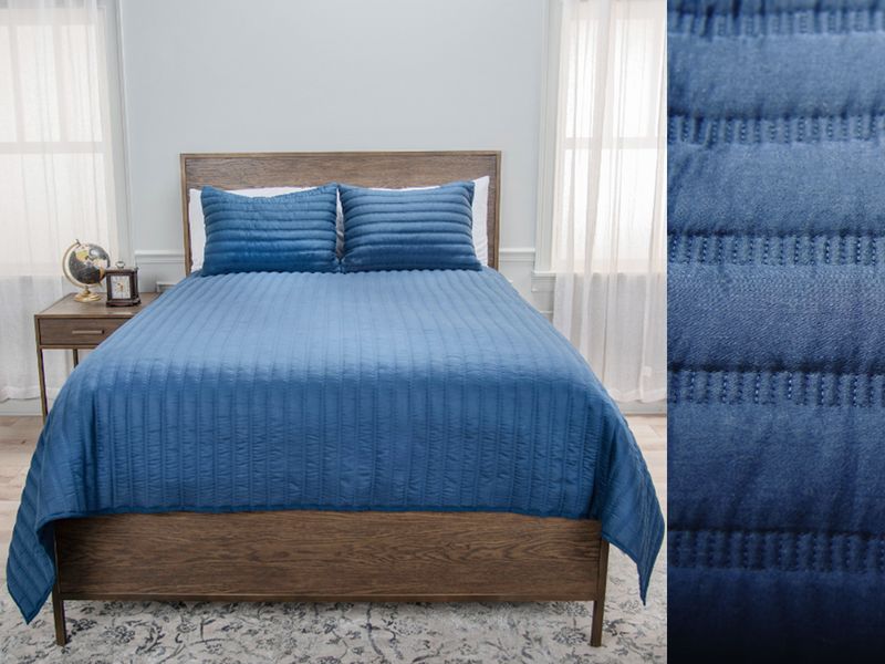 Queen Quilt, Blue