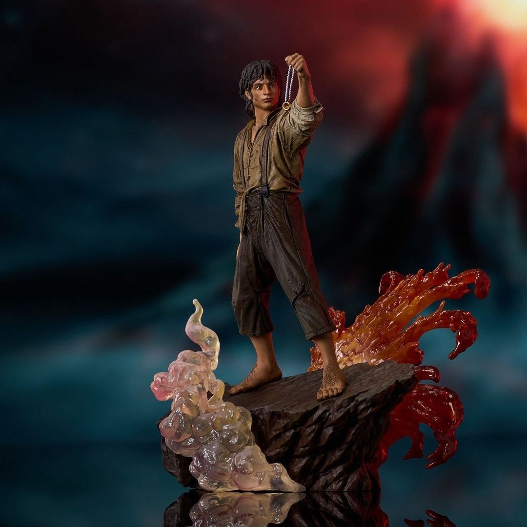 Lord of the Rings Deluxe Gallery PVC Statue Frodo 20 cm