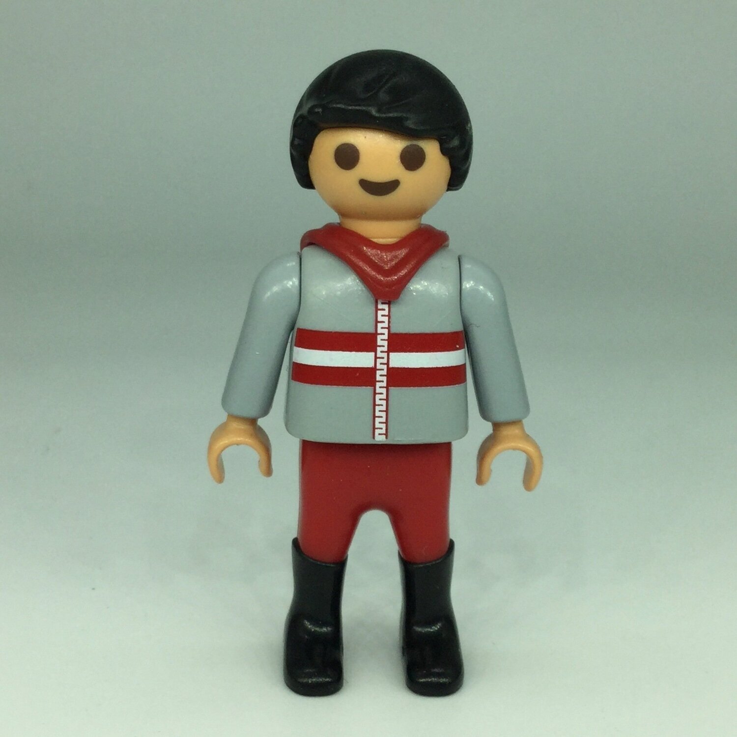 playmobil enfant gris bordeaux
