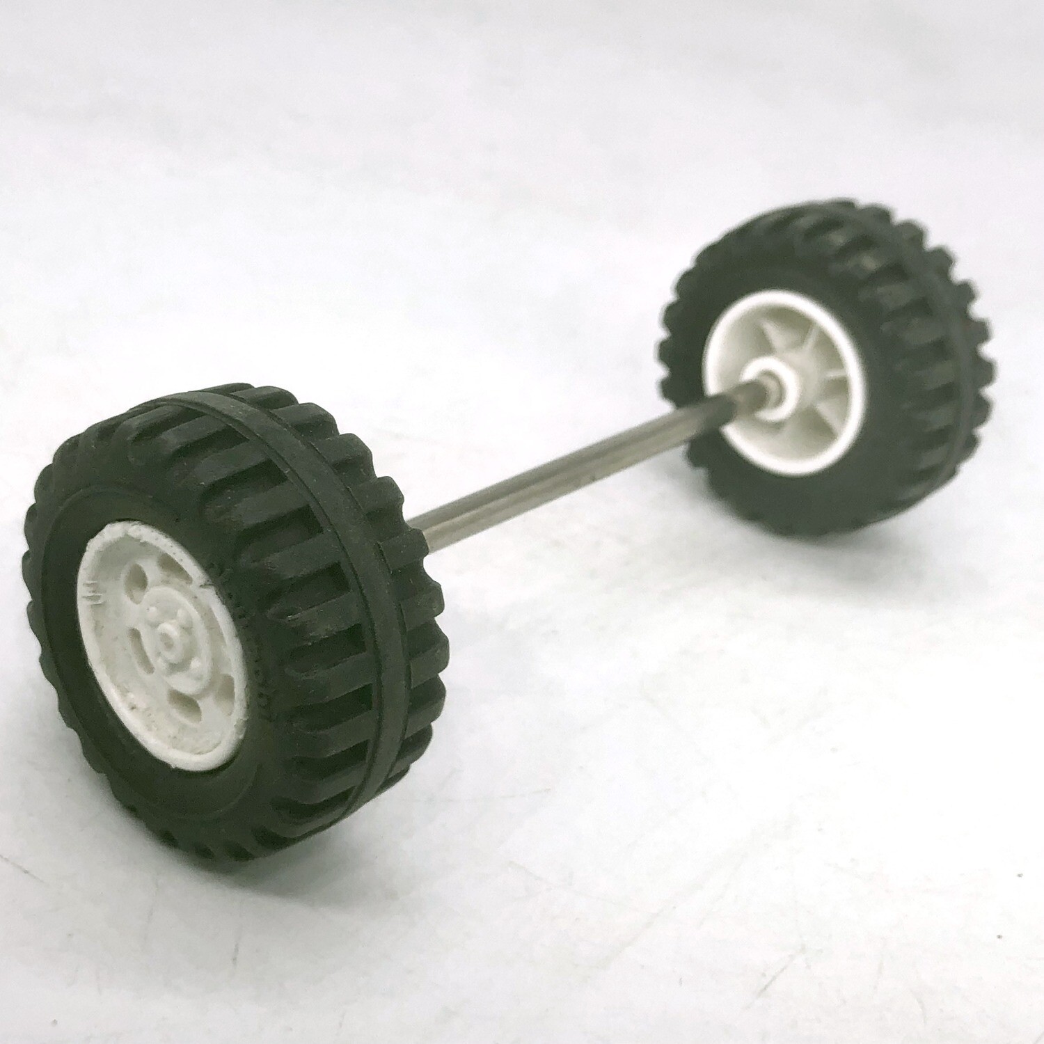 Playmobil roues vehicule avec essieu métal