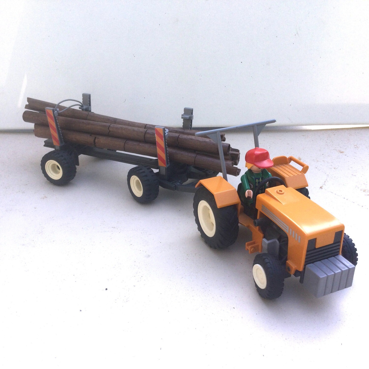 playmobil tracteur forestier avec remorque