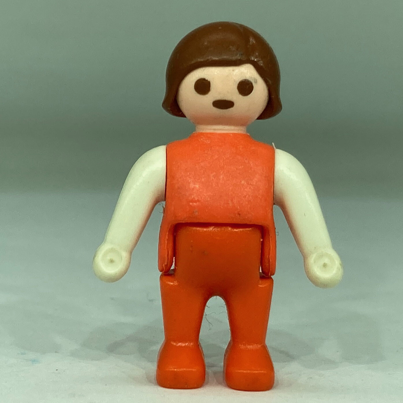 playmobil bébé fille orange