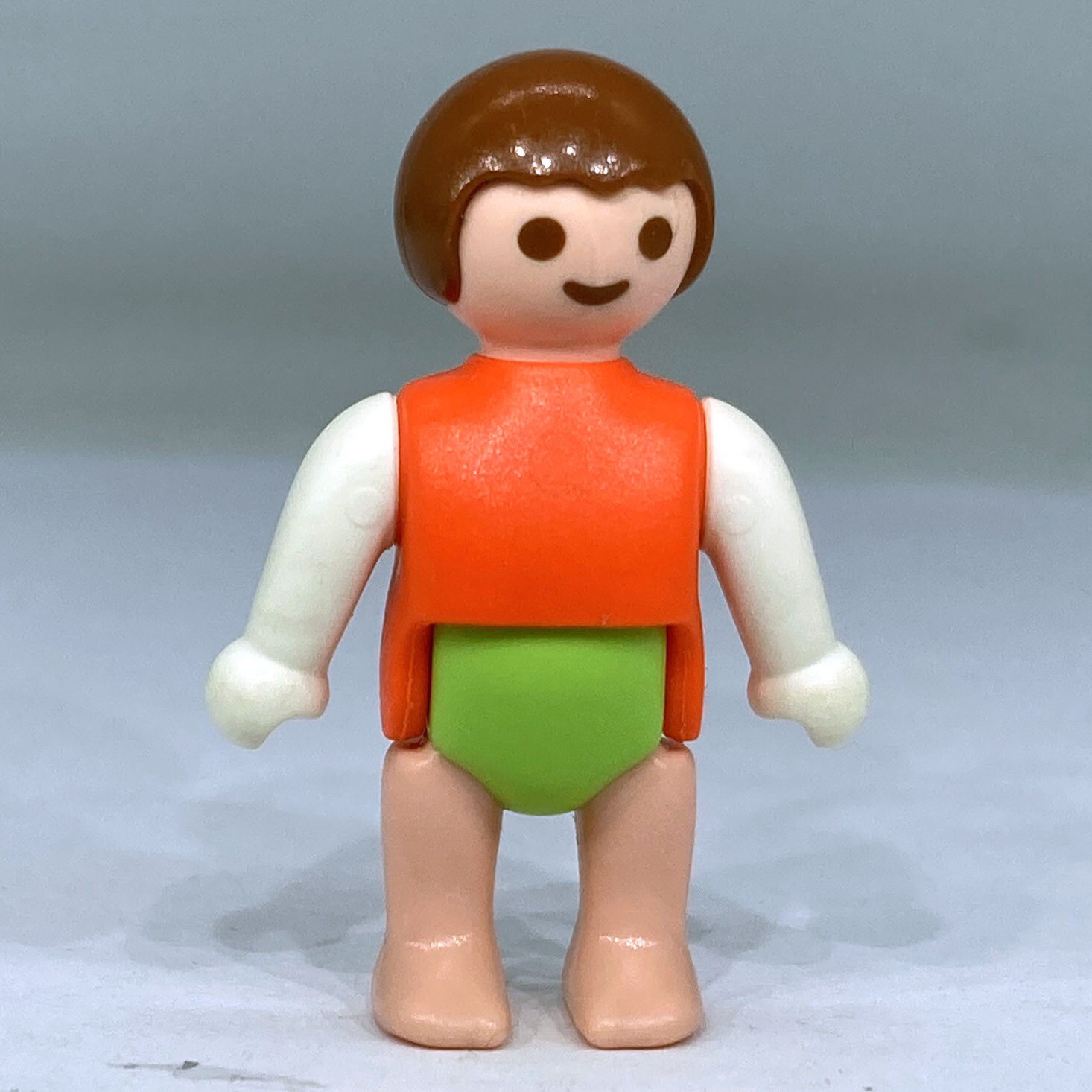 playmobil bébé orange et vert