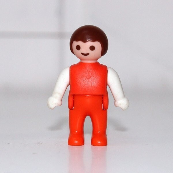 playmobil bébé garcon orange