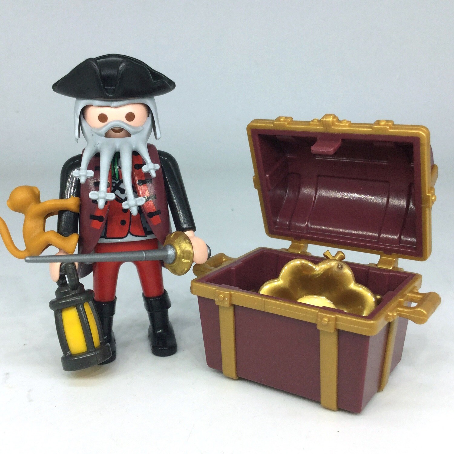 playmobil pirate 37 avec coffre