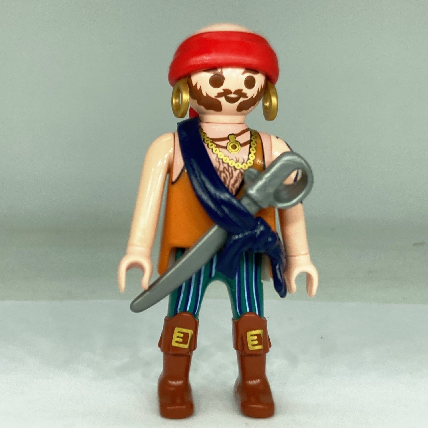 playmobil pirate chauve orange