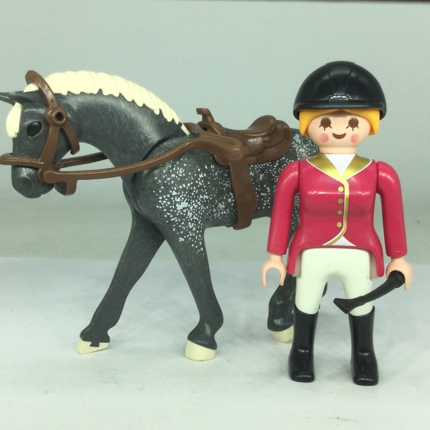 playmobil ecuyère avec cheval