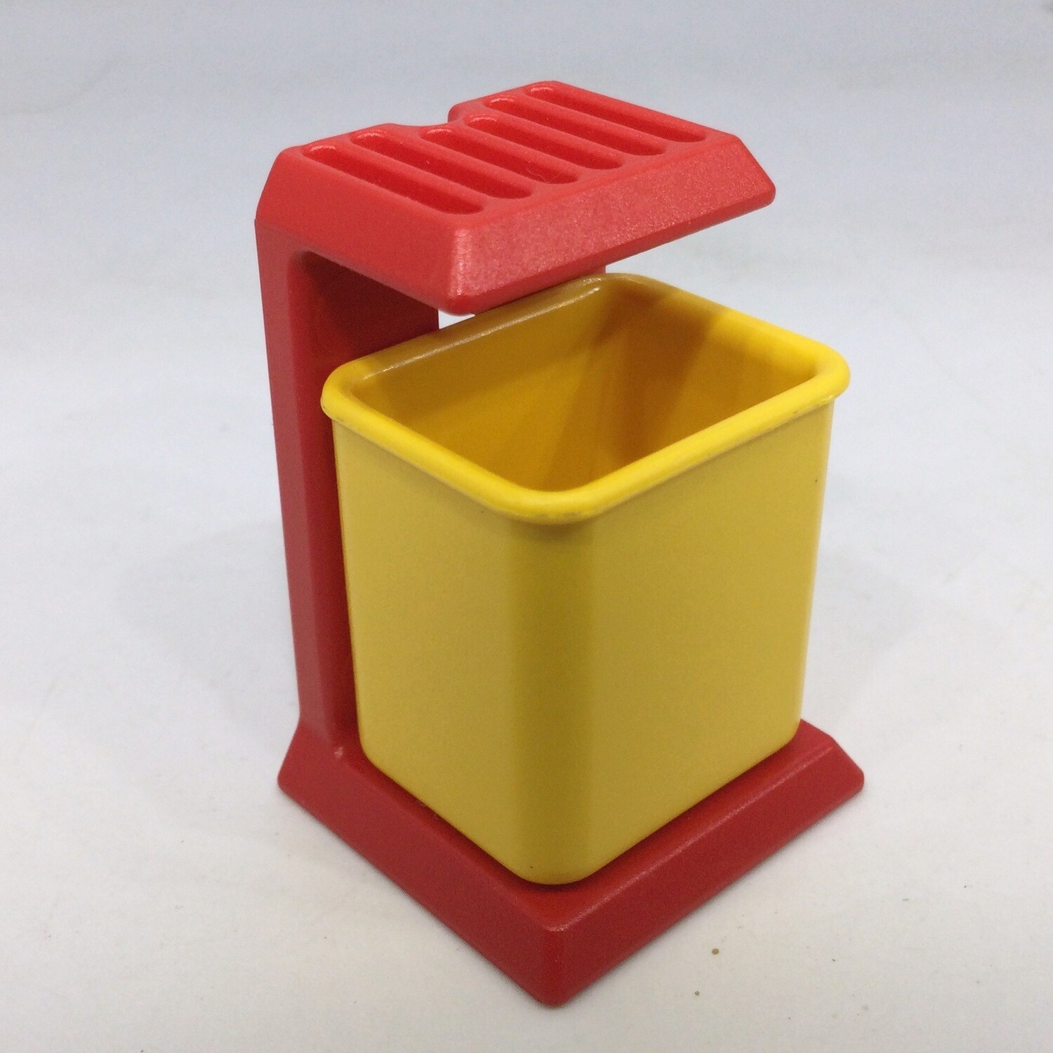 playmobil poubelle rouge jaune