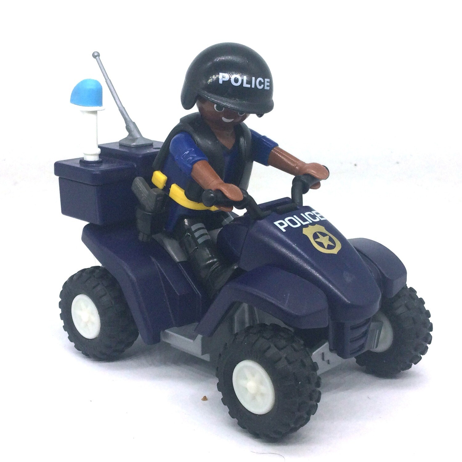Quad de police avec policier et accessoires
