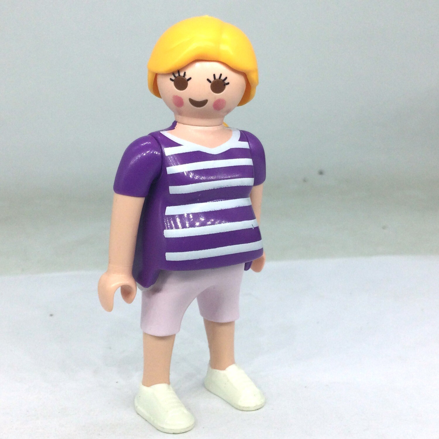 Playmobil femme enceinte violette