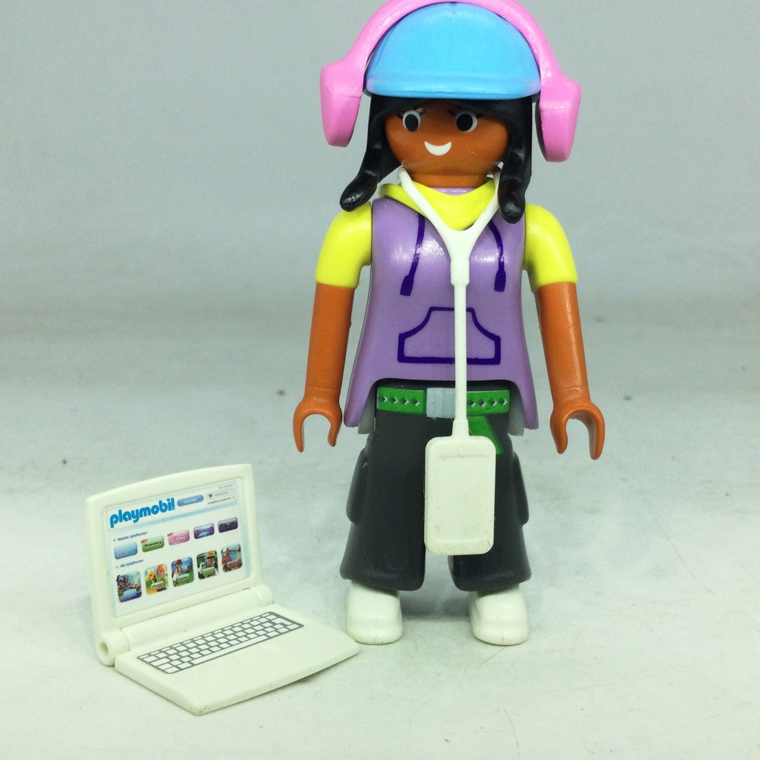 Playmobil jeune influenceuse en baggy
