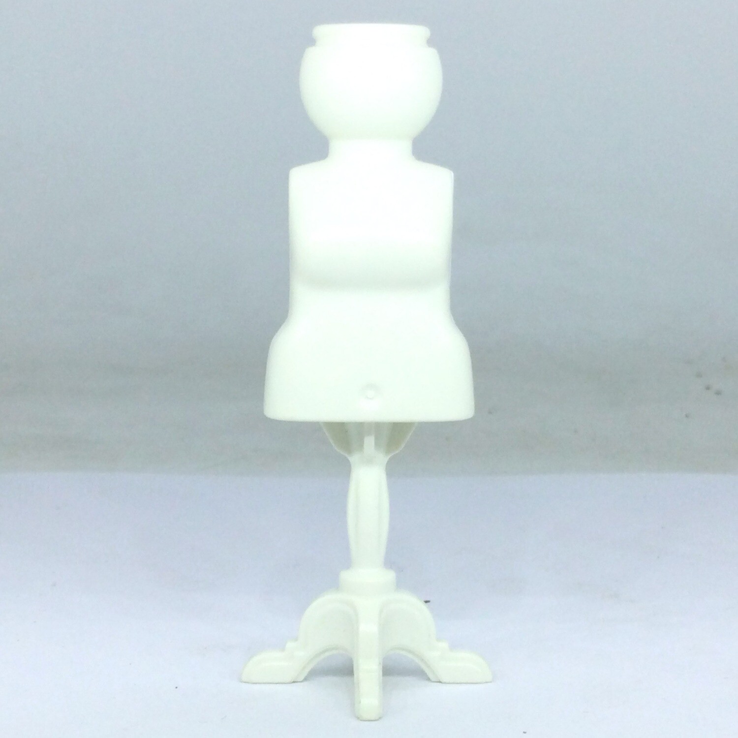 playmobil mannequin portant à vêtement blanc