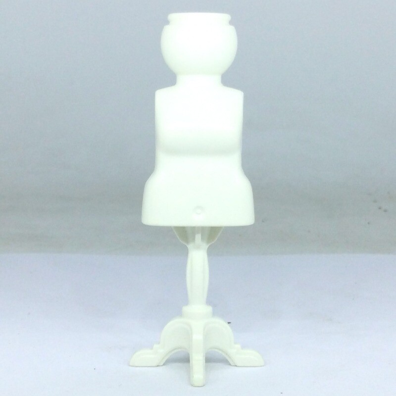 playmobil mannequin portant à vêtement blanc