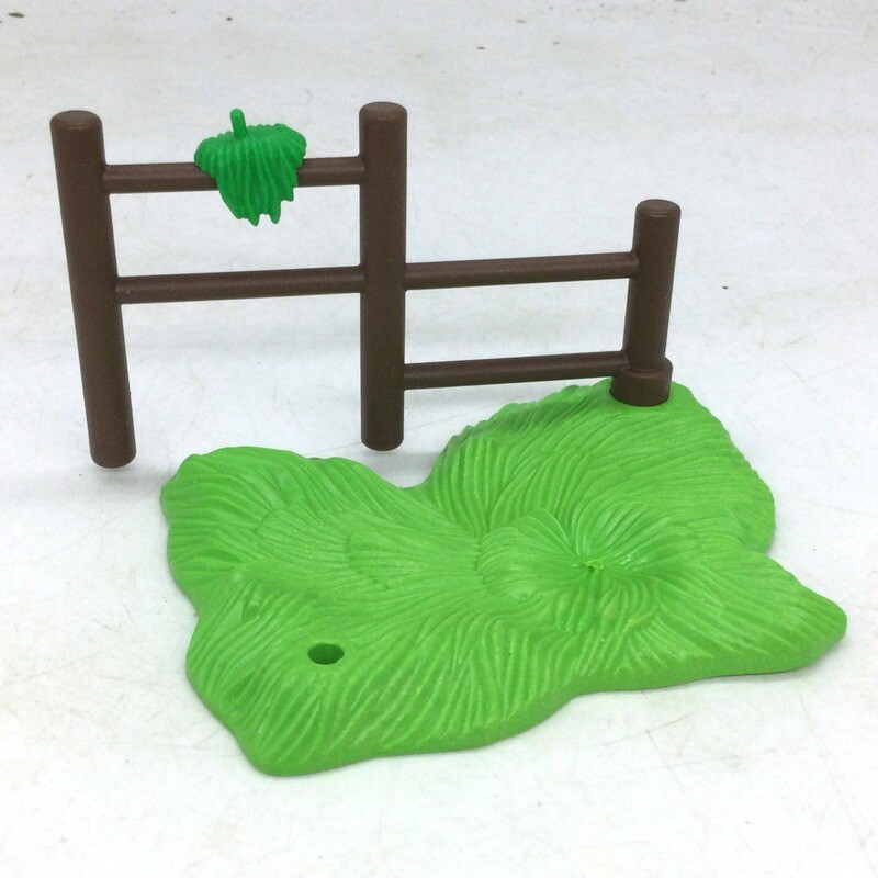 Playmobil  barrières sur herbe