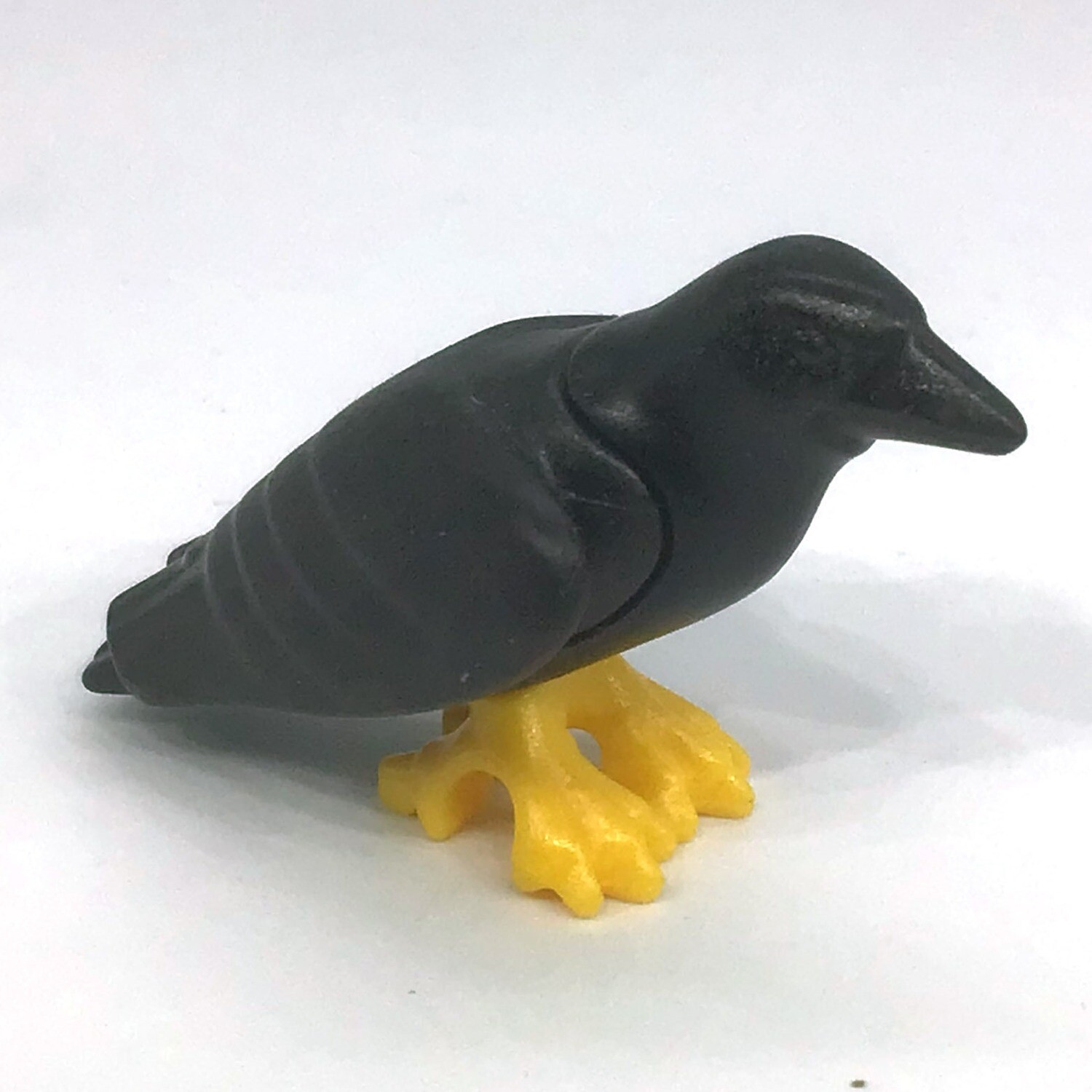 Playmobil corbeau ailes fermées pattes jaunes