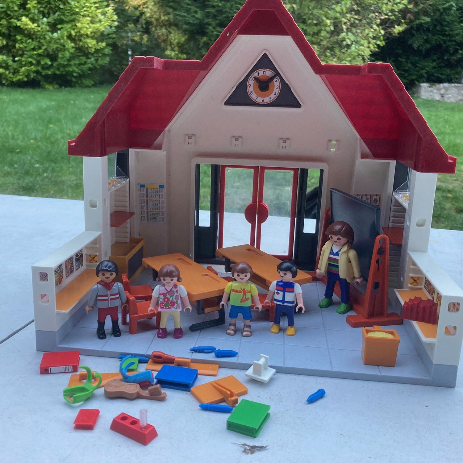 playmobil bâtiment école équipée