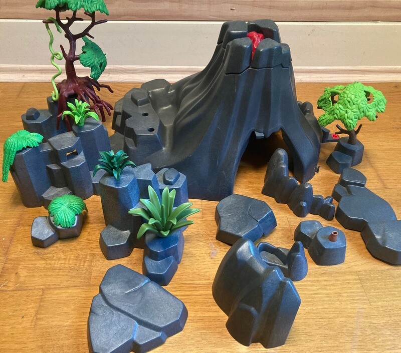 Playmobil lot de rochers gris volcan et végétations