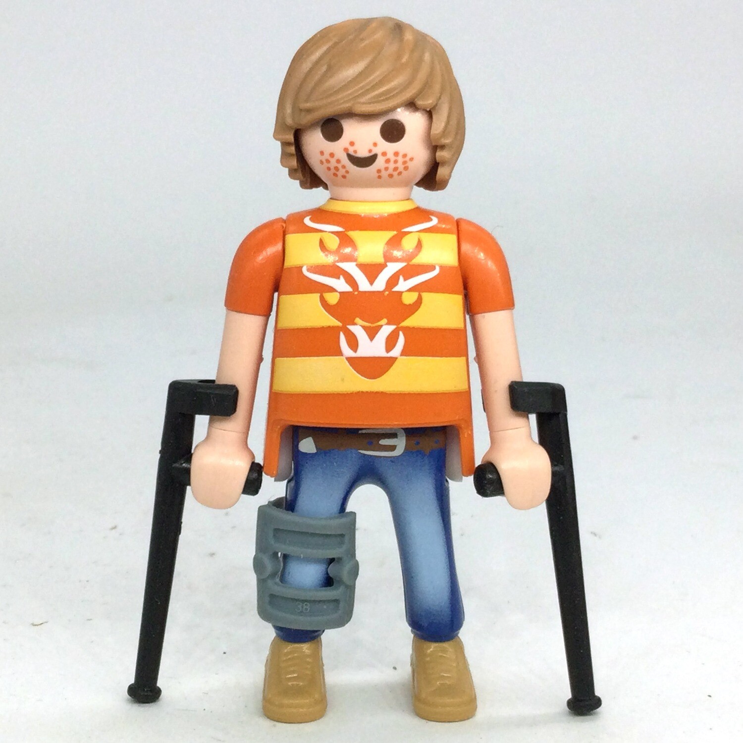 playmobil homme en convalescence béquille