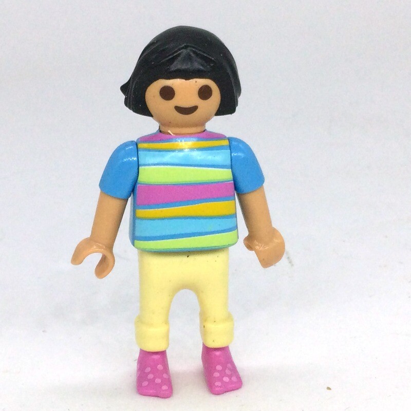 playmobil fillette rayure en chaussettes