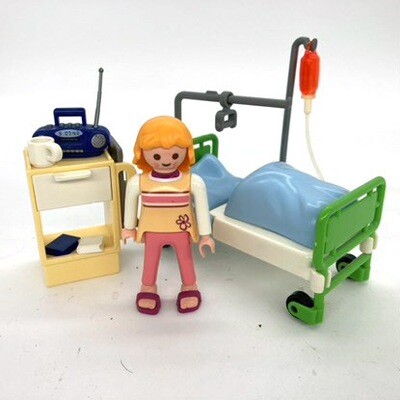 playmobil femme lit hôpital