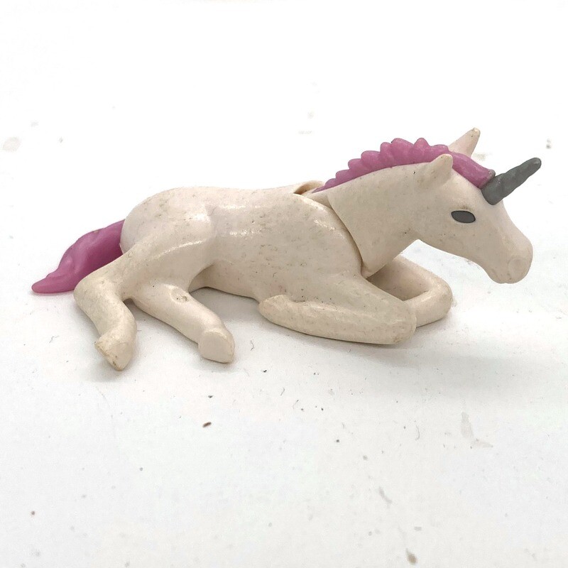 playmobil licorne bébé allongé