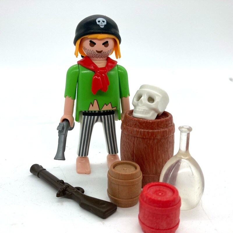 playmobil pirate vert et tonneau