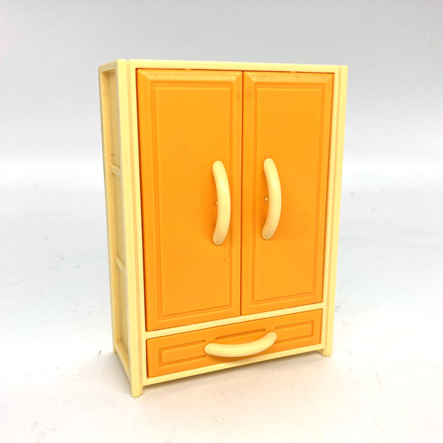 playmobil armoire jaune