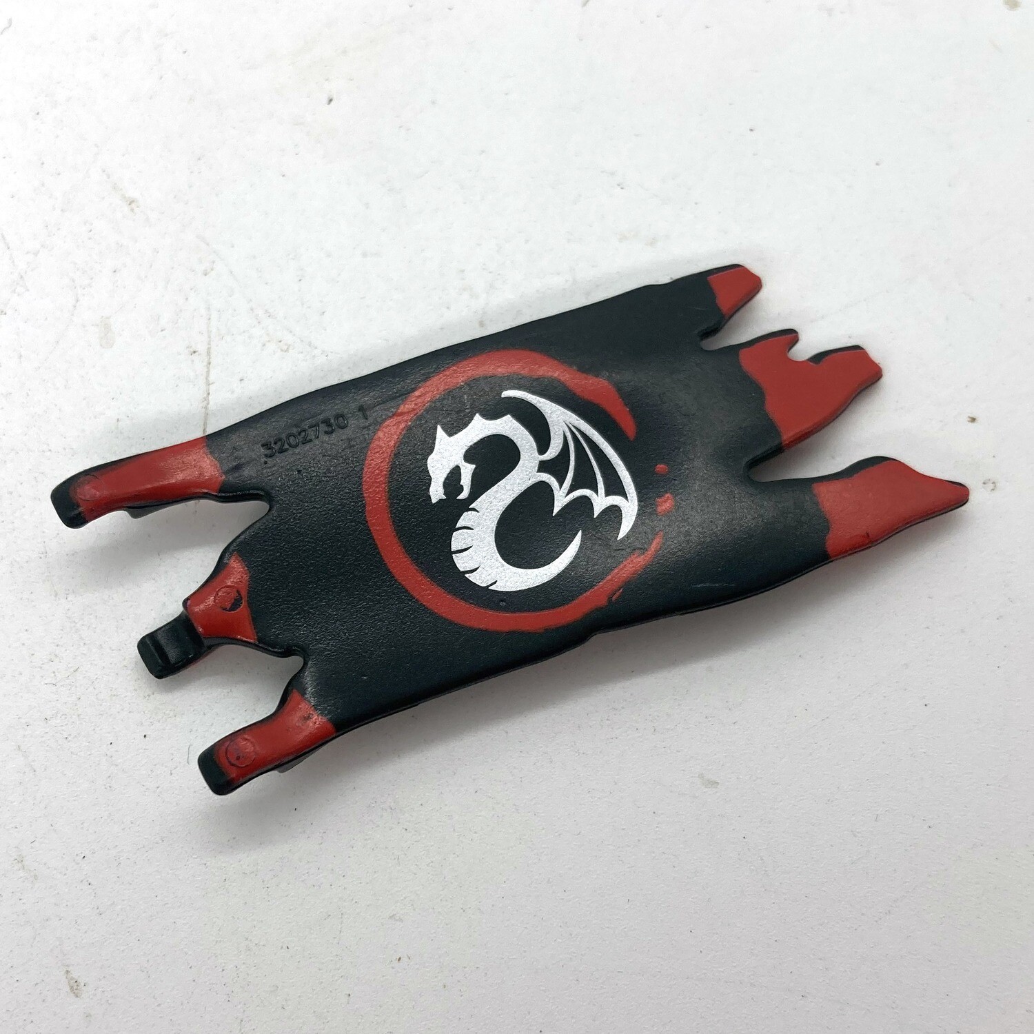 Playmobil drapeau déchiré dragon noir rouge