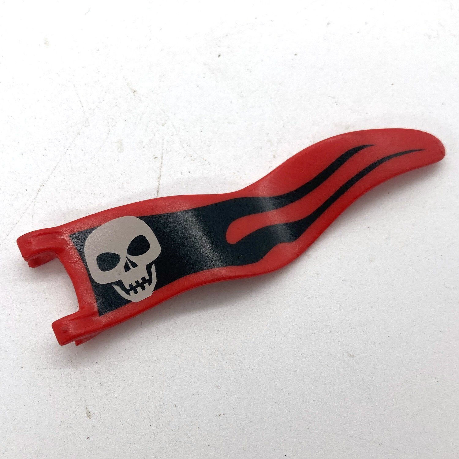 Playmobil drapeau long crane rouge noir