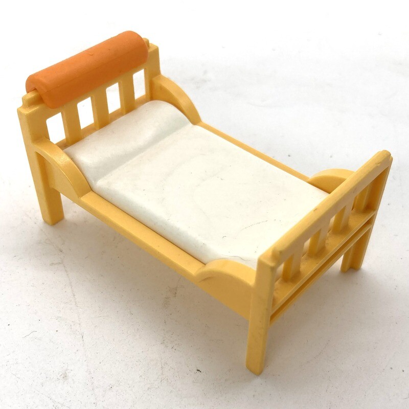 playmobil lit enfant jaune playmobil lit enfant jaune