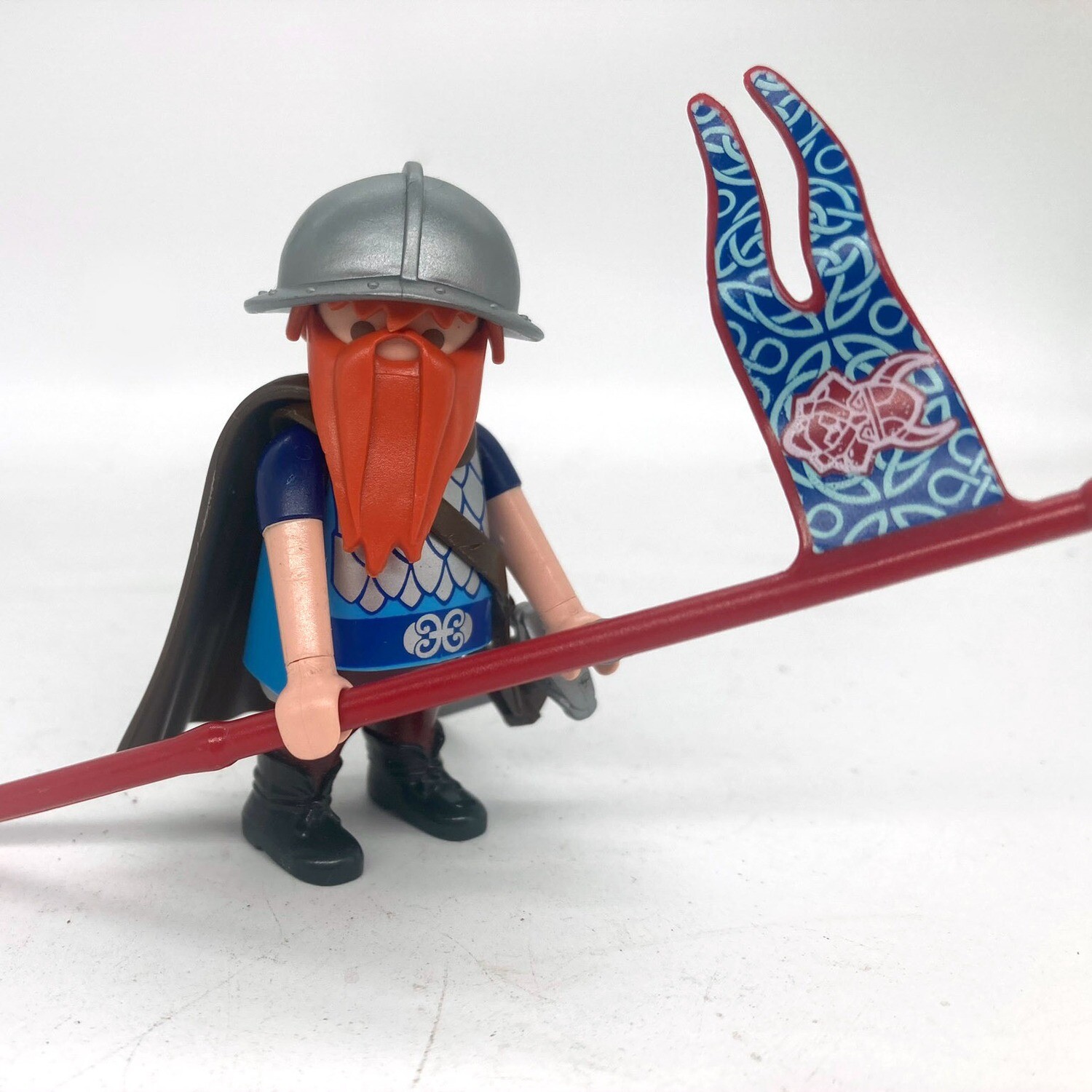 playmobil guerrier nain drapeau