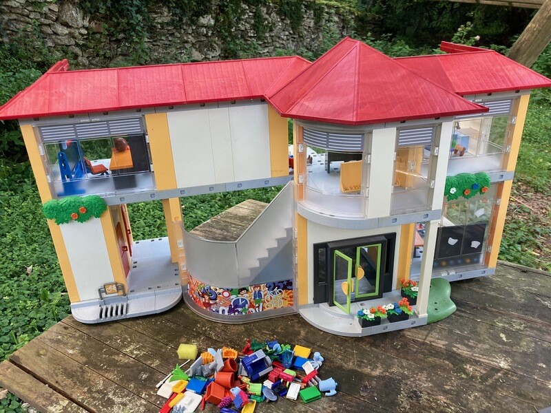 playmobil grande école équipée
