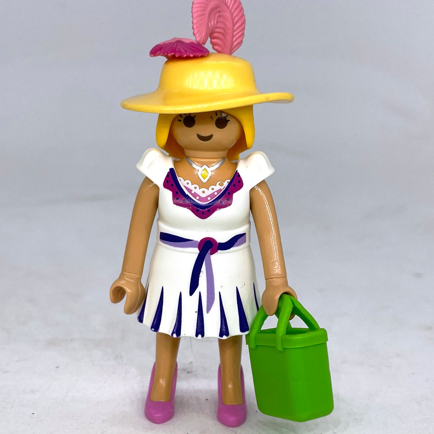 playmobil femme vacancière chapeau plume