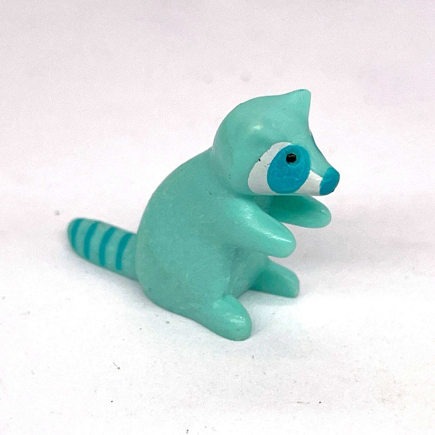 Playmobil bébé raton laveur turquoise assis