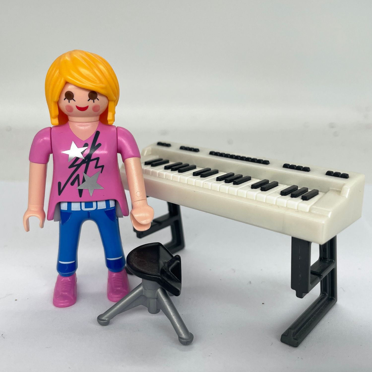 playmobil musicienne piano synthé