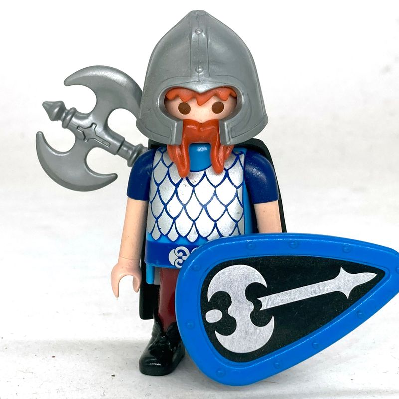 playmobil chevalier nain hache