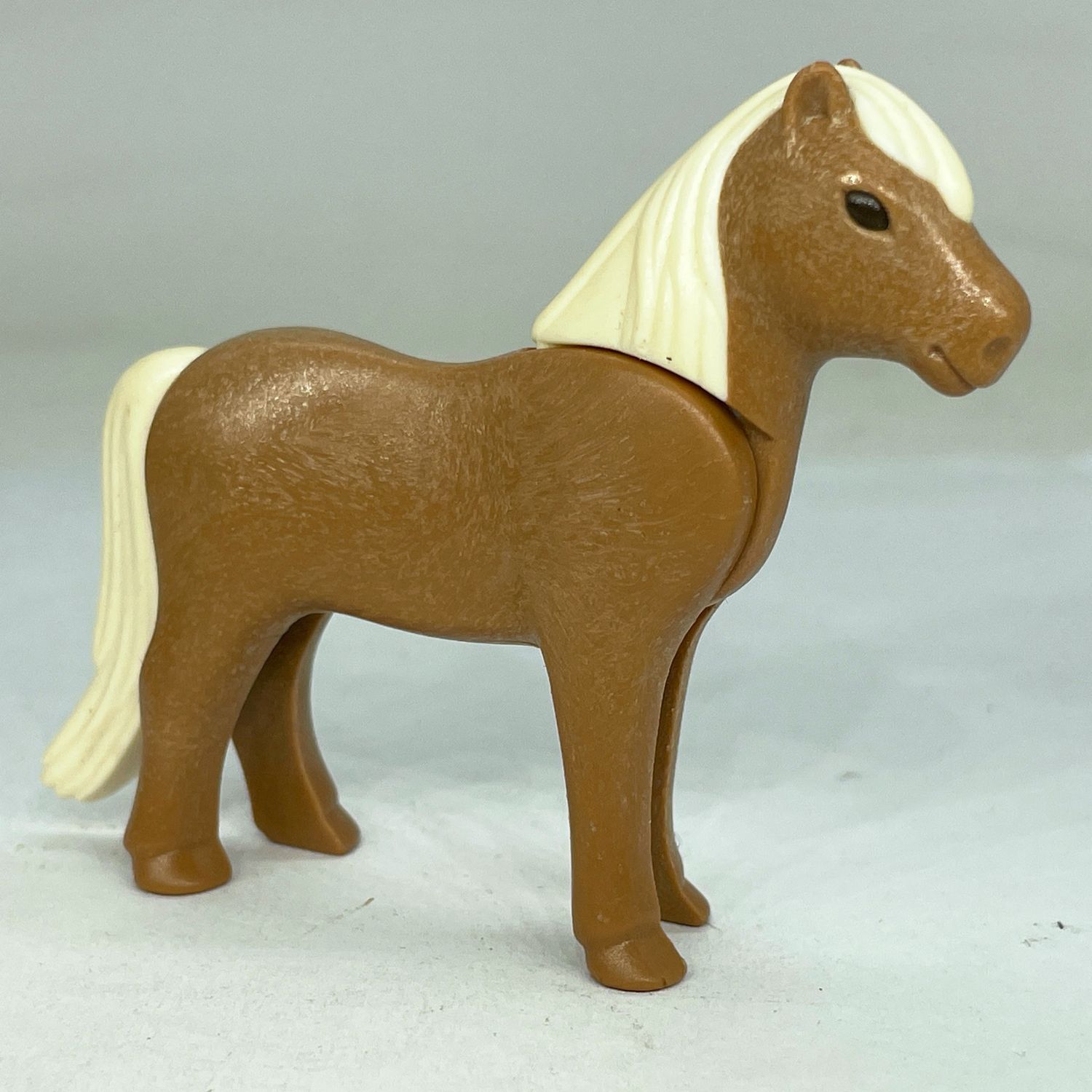 Playmobil poney moderne caramel