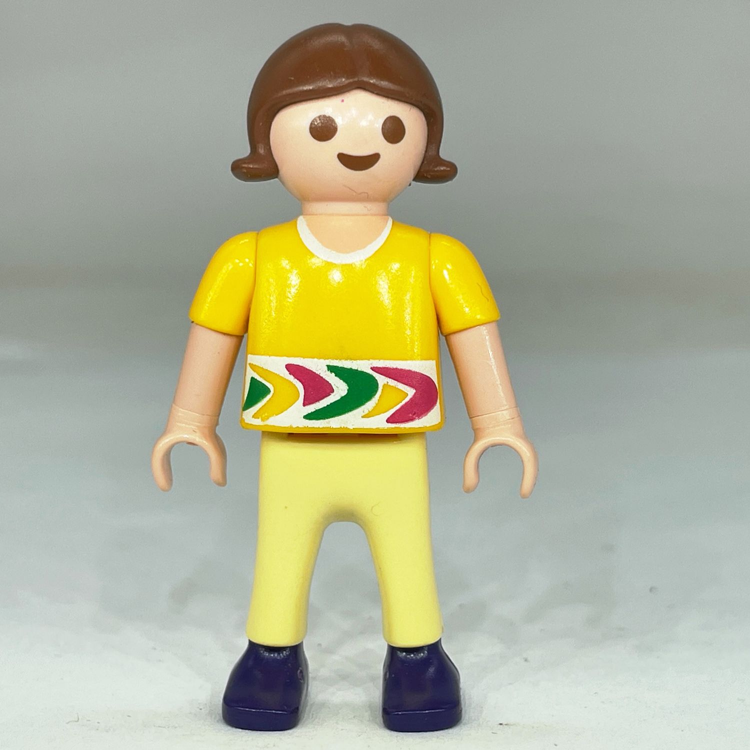 playmobil enfant fillette jaune