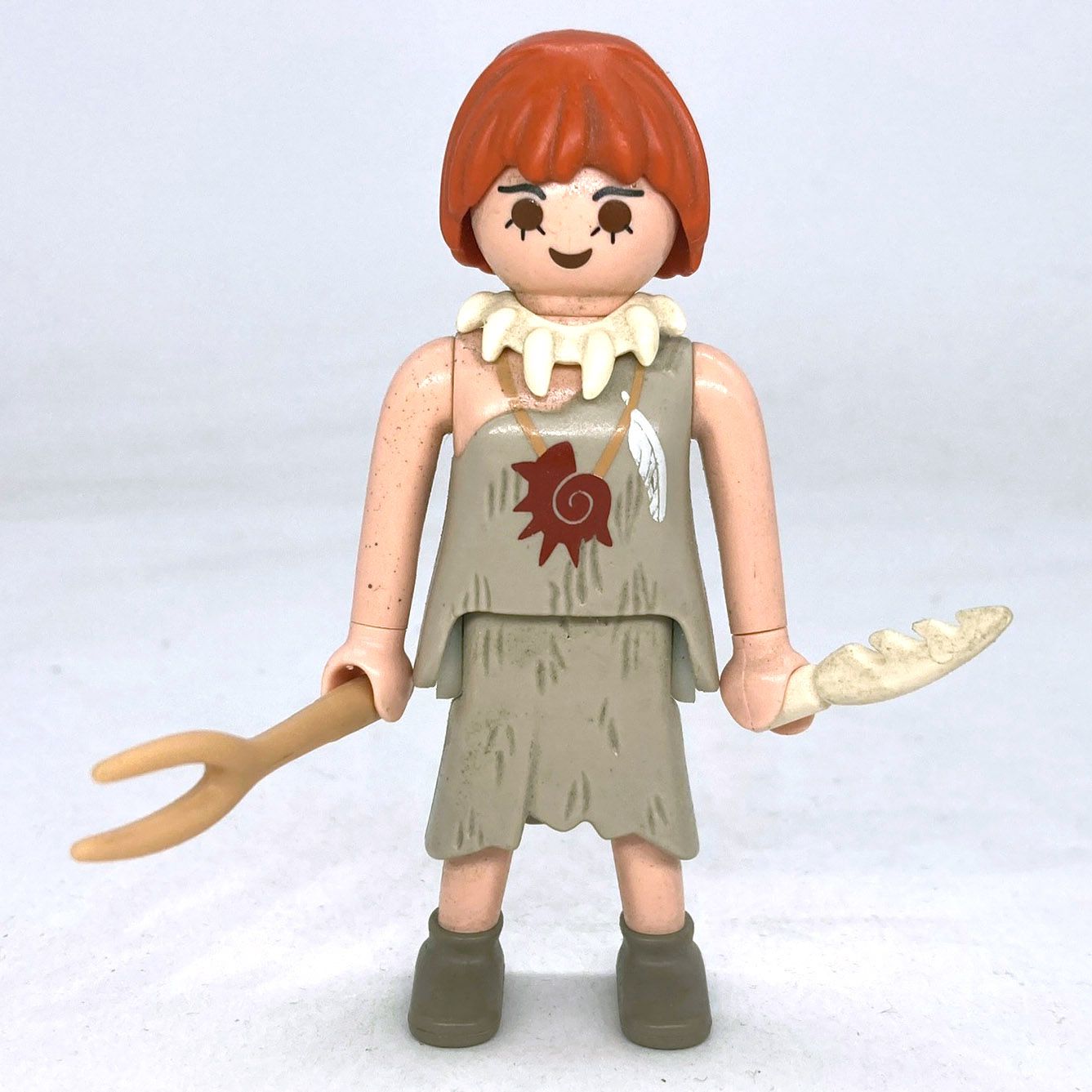 playmobil femme prehistorique grise