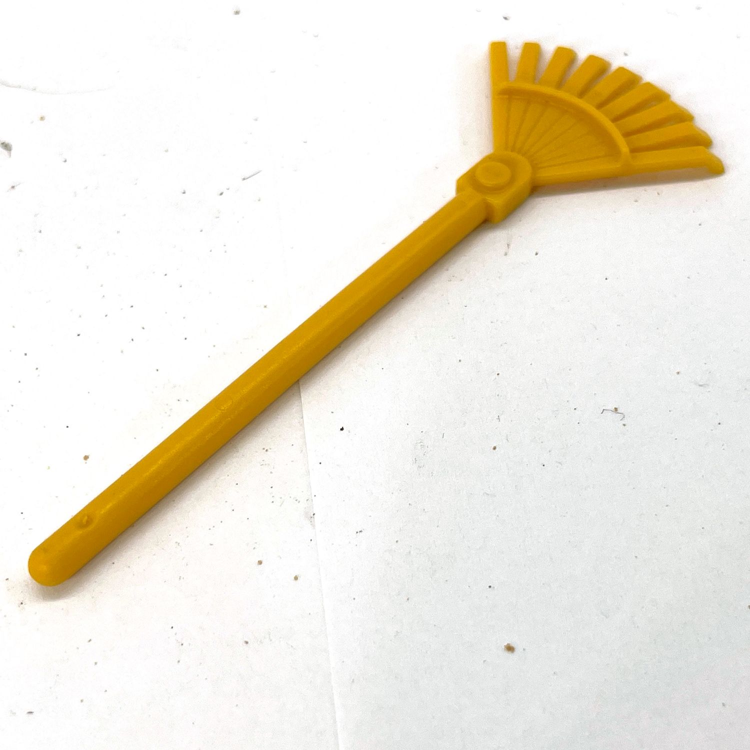 playmobil rateau a feuille jaune