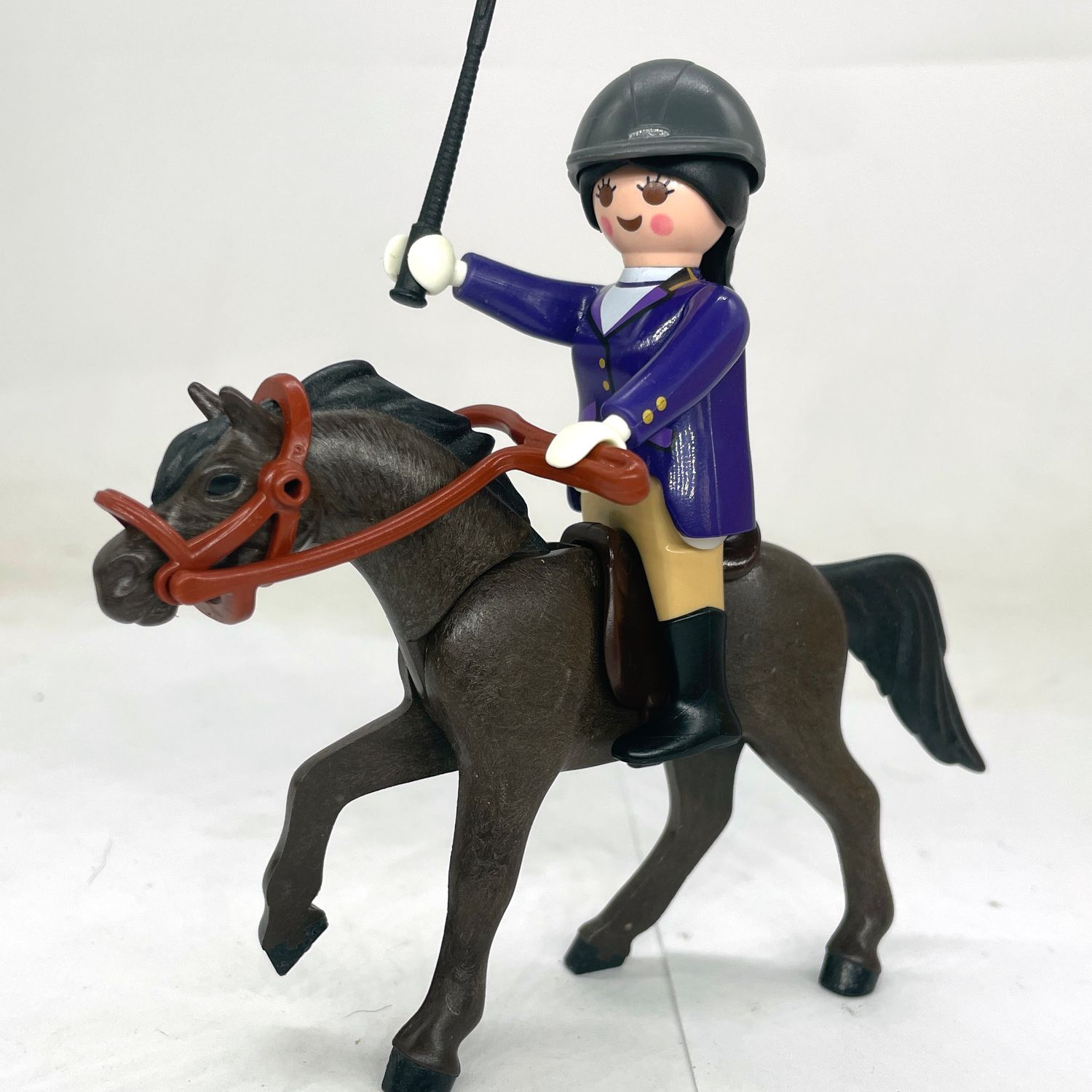 playmobil cavalière violette