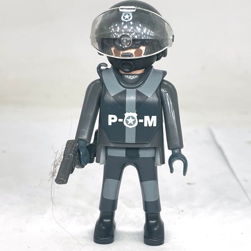 playmobil policier gris swat