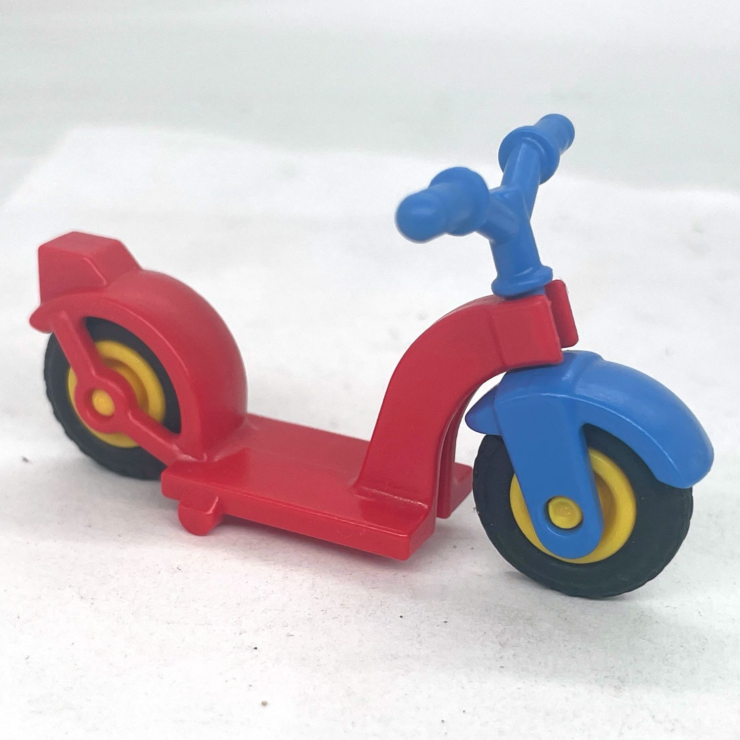 playmobil patinette rouge bleue