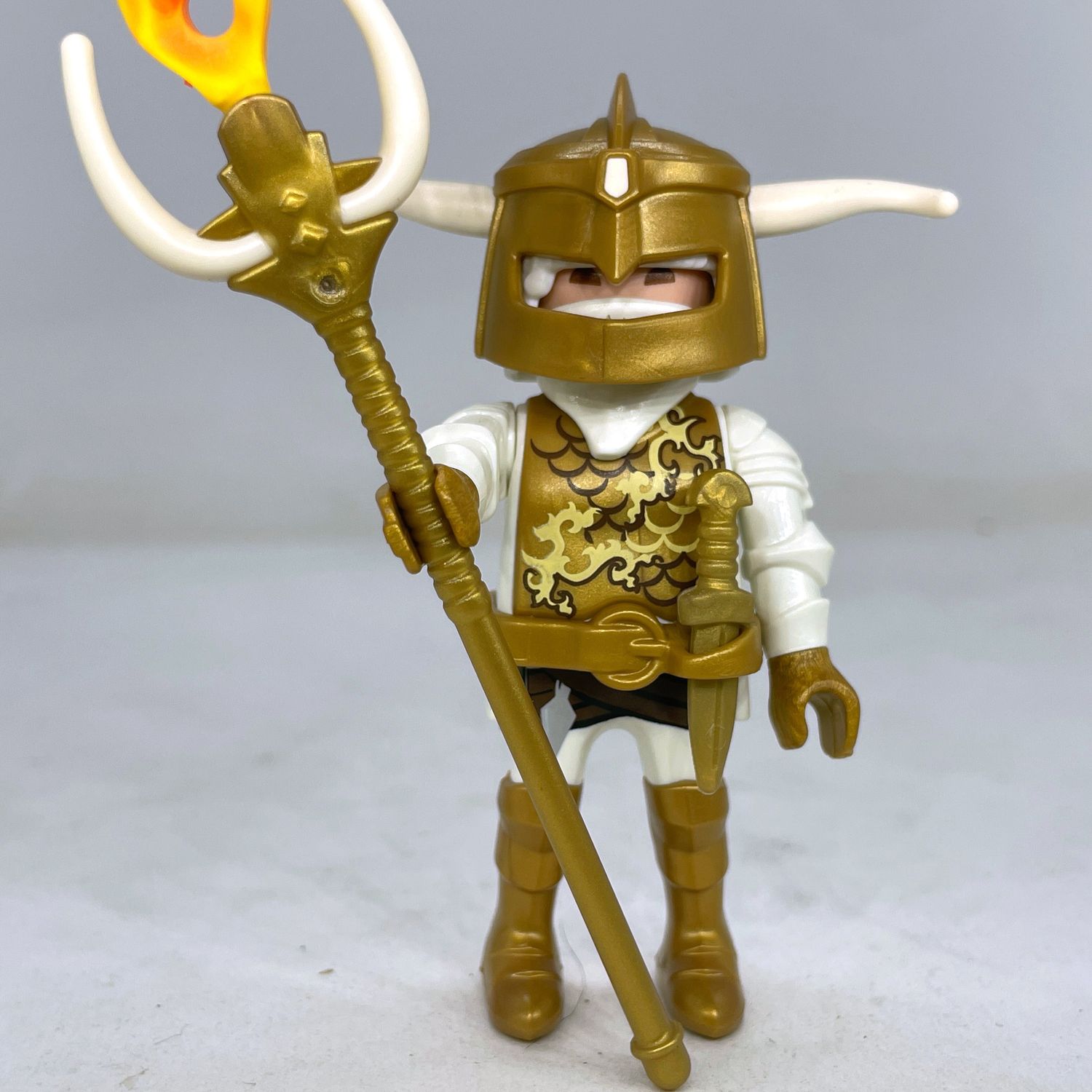 playmobil chevalier or blanc S23