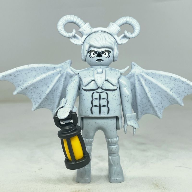 playmobil gargouille en pierre ailée S21