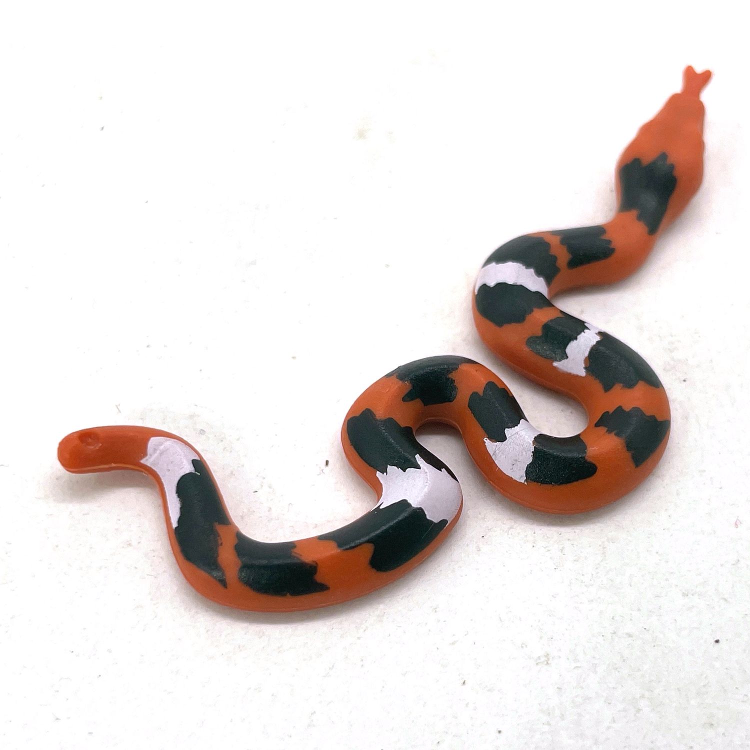 playmobil serpent orange décoré