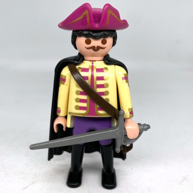 playmobil mousquetaire beige violet