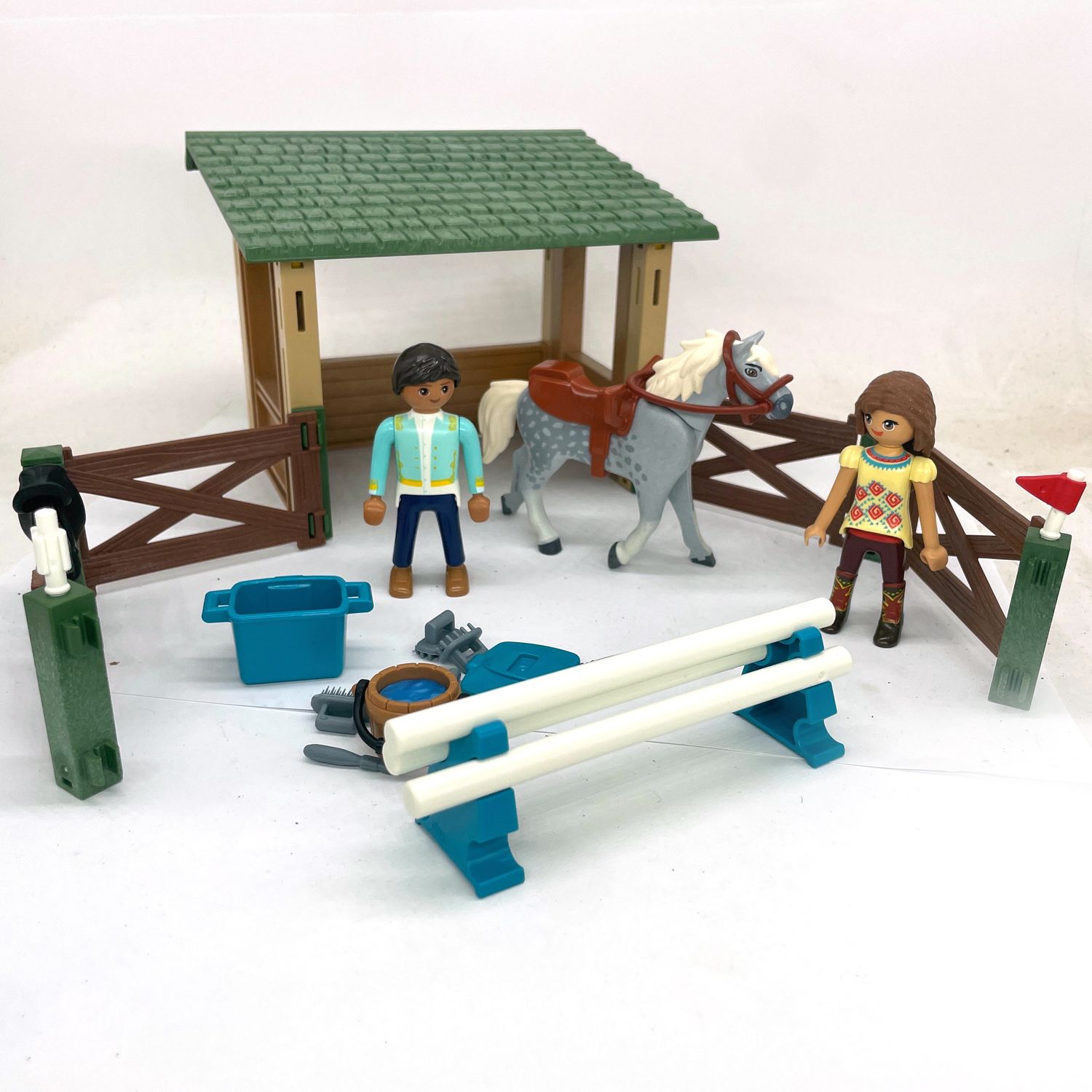 playmobil box à cheval et obstacle