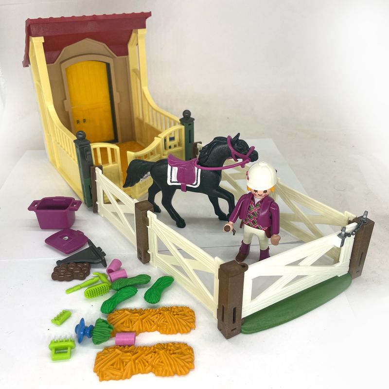 playmobil box à chevaux équipé