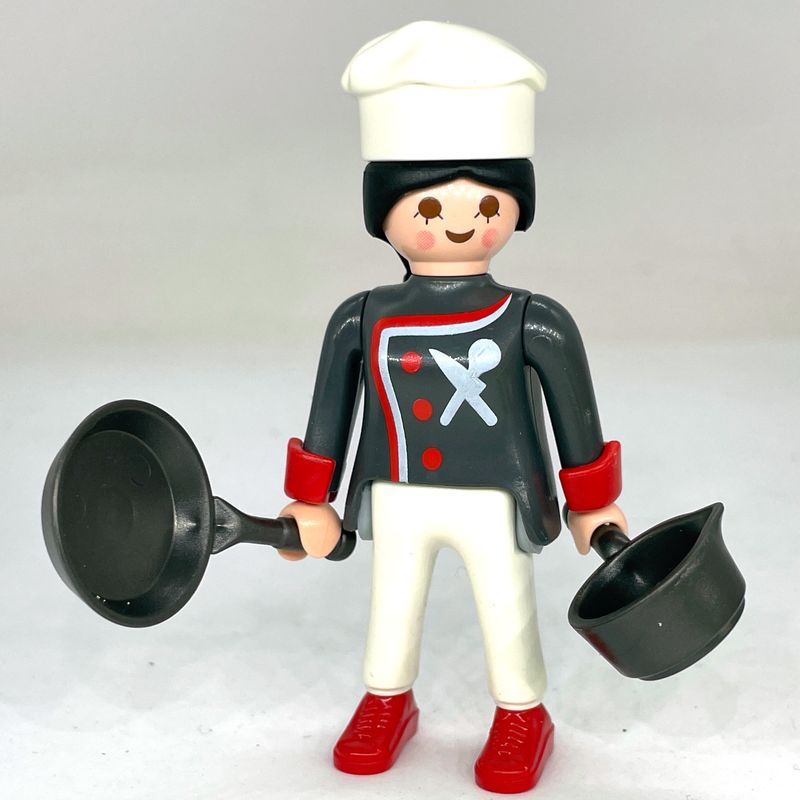 playmobil cuisinière en gris S4